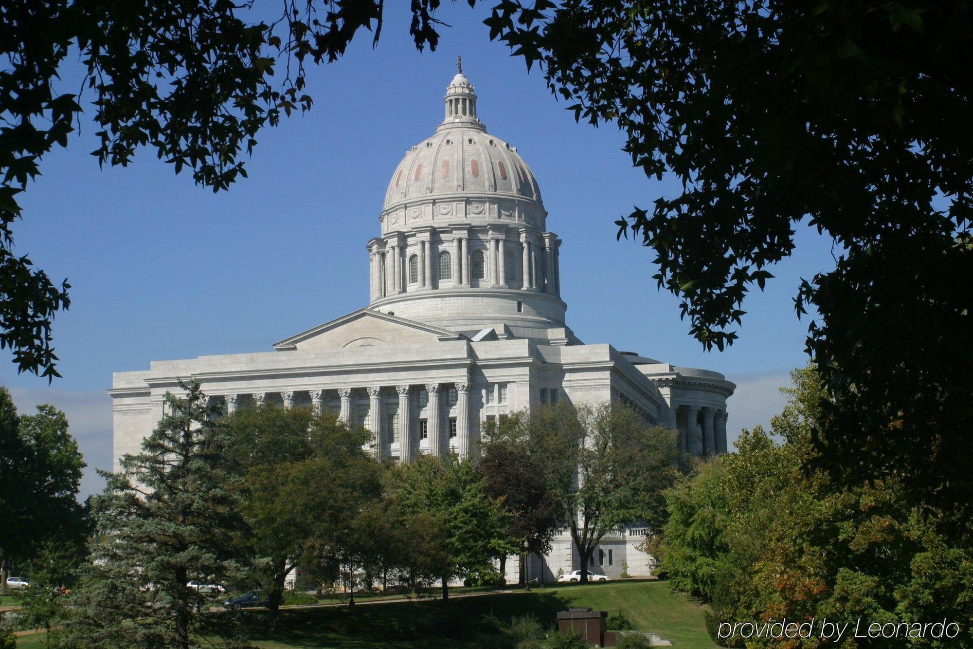 Capitol Plaza Hotel Jefferson City Exterior photo